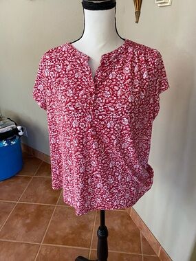 Liz Claiborne Red and White Floral Short Sleeve Blouse